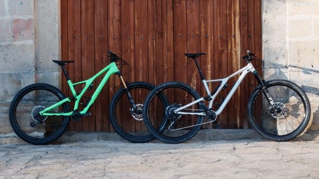 bikeradar's tweet photo. A closer look at the Stumpjumper EVO, the rowdier sibling of the new Stumpjumper »  https://t.co/YiQBNCf80T https://t.co/AA2OezJ3So