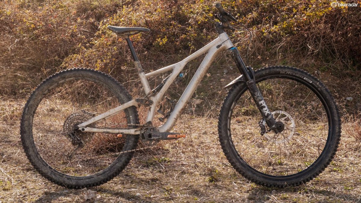 bikeradar's tweet photo. A closer look at the Stumpjumper EVO, the rowdier sibling of the new Stumpjumper »  https://t.co/YiQBNCf80T https://t.co/AA2OezJ3So