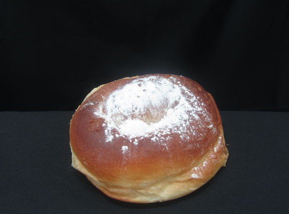 👉 En Confitería Gil, no nos olvidamos de la bollería tradicional y de toda la vida. Por ejemplo, de esta riquísima ENSAIMADA, exquisita pieza de bollería hojaldrada con forma redonda en espiral y decorada con azúcar lustre. 🤤🤤🤤