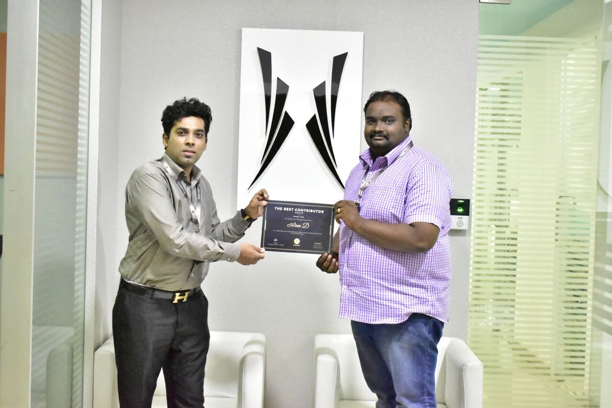 hashroot's tweet image. Never grow weary of giving. Your small contribution can make someone some big changes. Congrats Arun Dwarakanathan on winning the title &quot;The Best Contributor&quot;. Anees T, CEO of @hashroot  distributing the Best Contributor award to Arun Dwarakanathan.
 #L3ServerEngineer