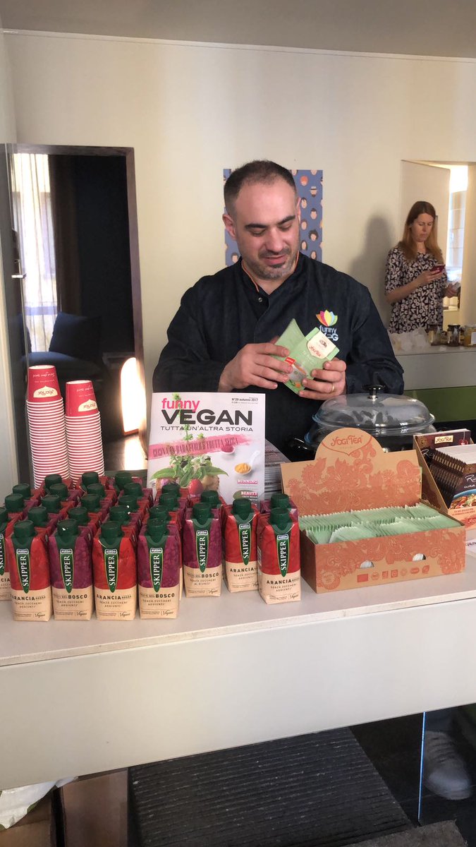 #chef <a href="/stetosteto/">Stefano Broccoli</a> a appartamento <a href="/lagodesign/">LAGO DESIGN</a> #Brera con <a href="/FunnyVegan/">FVmagazine</a> per offrire golose #colazioni! Grazie a <a href="/yogiteaeurope/">YOGI TEA</a> <a href="/Zuegg_Italia/">Zuegg</a> #SaloneDelMobile #FuoriSalone <a href="/iSaloniofficial/">Salone del Mobile</a> #Milano #MilanoDesignWeek <a href="/iSaloniofficial/">Salone del Mobile</a> 
#MilanoDesignWeek2018 #FuoriSalone2018