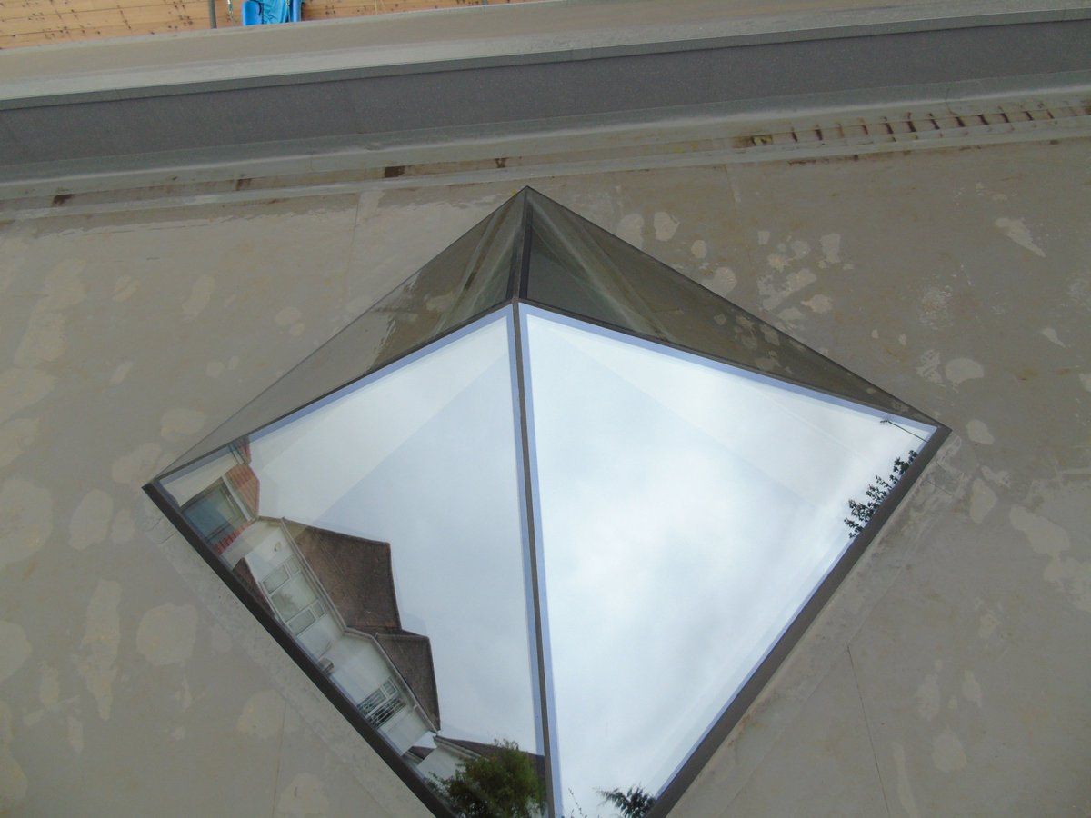 FirstGlassRoofs's tweet image. Here is our sleek frameless pyramid design as you can see we use structural glass to glass joins providing more light transmittance @FirstGlassRoofs 
#firstglassroofs
#rooflights 
#frameless
