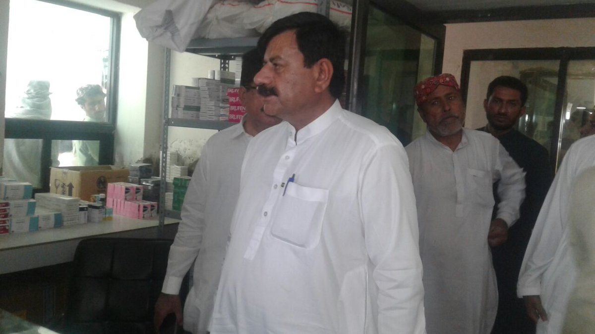IHS_Sindh's tweet photo. DHO #Kashmore, visited #IHS managed #RHC (RHC #Buxapur of Kashmore district) on 16.04.2018. He appreciated the provision of quality #services being provided. #PPP #pppnode #healthysindh. https://t.co/gI6jqKBw97