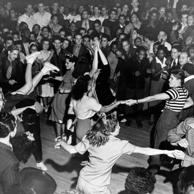 oldspitalfields's tweet photo. Put a spring in your step with the first of our free swing dances tonight, classes at 5.30pm and 6.45pm, plus live band sets at 6pm and 7.15pm #MarketSwing #swingdance #oldspitalfieldsmarket https://t.co/UXlBNpIPJ7