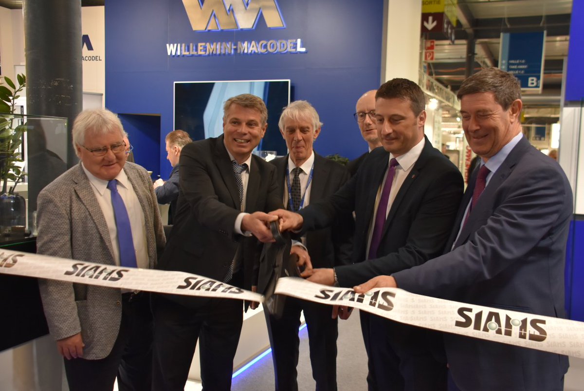 Le #SIAMS a ouvert ses portes ce mardi: Moutier sera la capitale de la microtechnique jusqu’à vendredi. Le conseiller d’Etat Christoph Ammann <a href="/AmmannCh/">Christoph Ammann</a> et et le président de l’<a href="/EPFL/">EPFL</a> Martin Vetterli ne s’y sont pas trompés… <a href="/SIAMS16/">SIAMS</a>