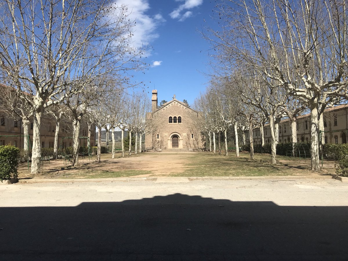 ComVibraLaVida's tweet photo. A la botiga del @museucalvidal hi venen els #calendaris i les #bossesderoba de #Vibrala! Visiteu aquesta magnífica colònia industrial de #PuigReig #Berguedà i emporteu-vos un #regal original per #SantJordi! https://t.co/AlKfiKOliV