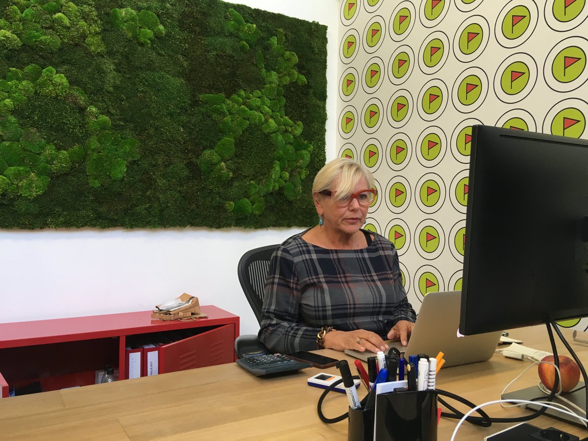 Beaumont haalt de buitenwereld naar binnen. Letterlijk! Met onze nieuwe moswand voelt het net alsof we buiten aan het werk zijn. We love it!