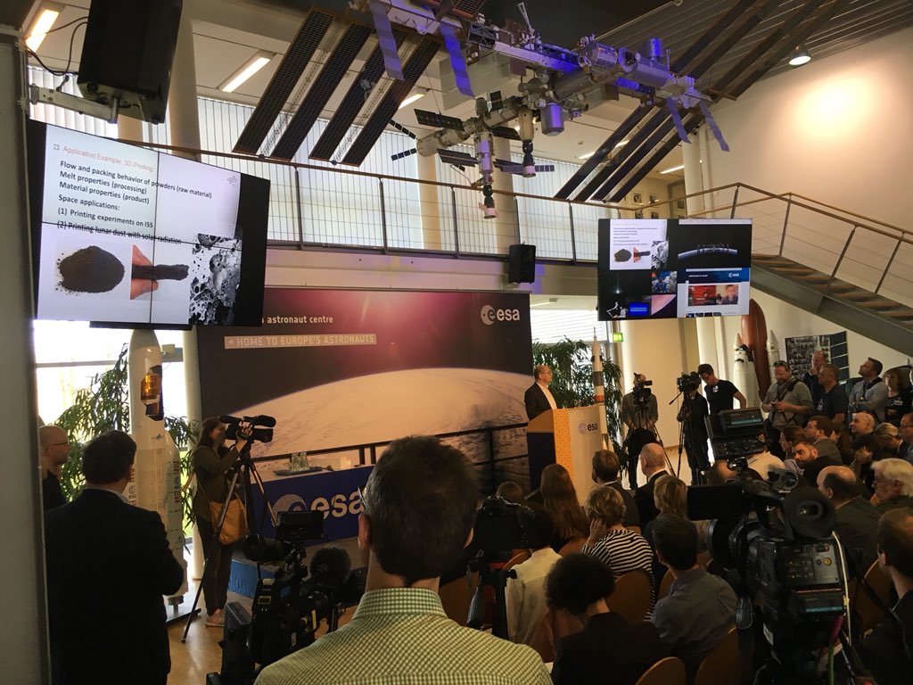 Schpace's tweet image. News-Konferenz am @ESA_EAC zur #Horizons Mission von @Astro_Alex ... Einführungen durch @astro_timpeake und DLR Matthias Sperl