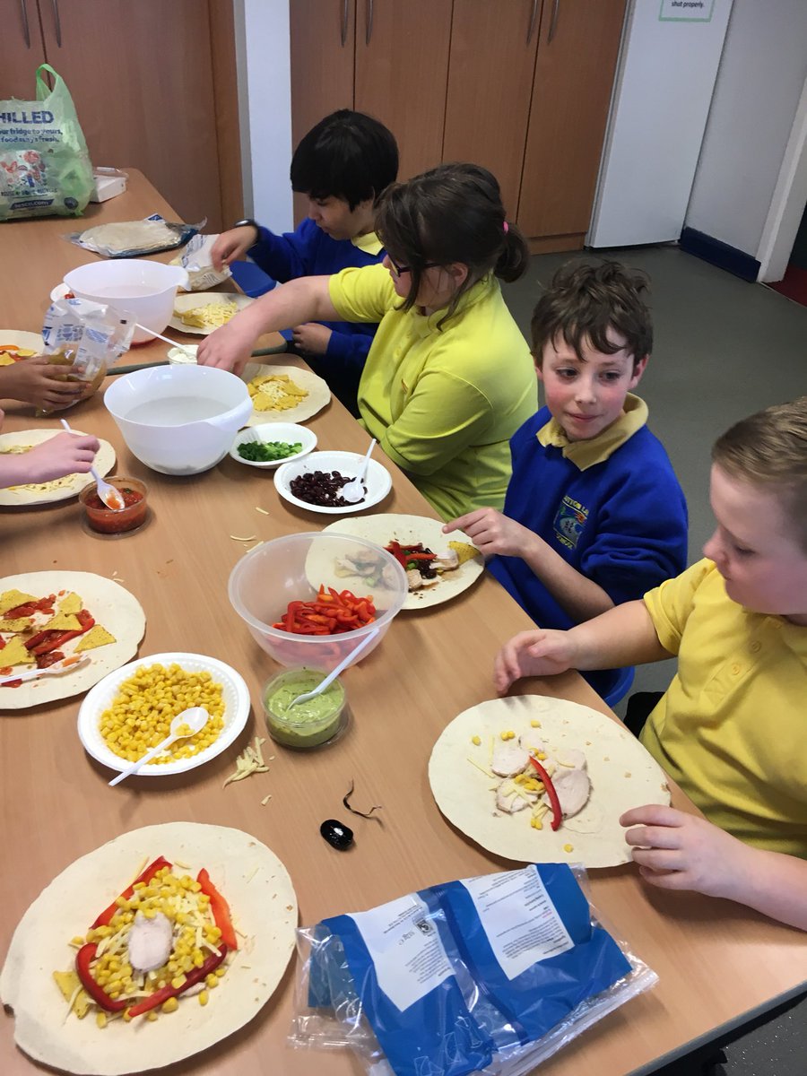 ButtonLane_'s tweet photo. #5AC #5CE Our Memorable Experience! The beginning of our new topic: Hola Mexico! #Aztecwraps https://t.co/aCPPHMeMMJ