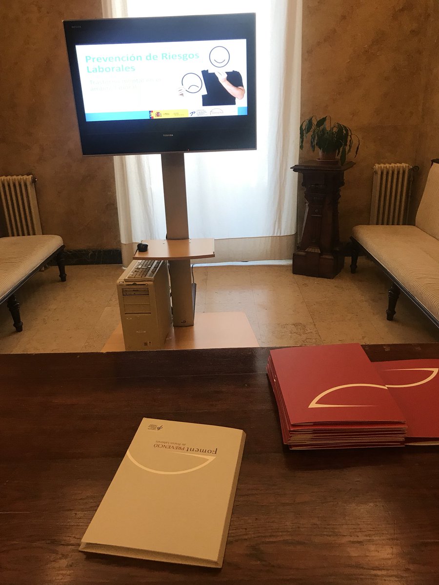 carsolpag's tweet photo. Aprendiendo de @ManuelaBrinques @FullAudit y la Guía publicada @FOMENTPRL ... tras el descanso presentaremos trabajos @PrevencionOTP @WANT_UJI #modelHERO #PSIPOS #PRL #SST https://t.co/7fPz8ZEfM8