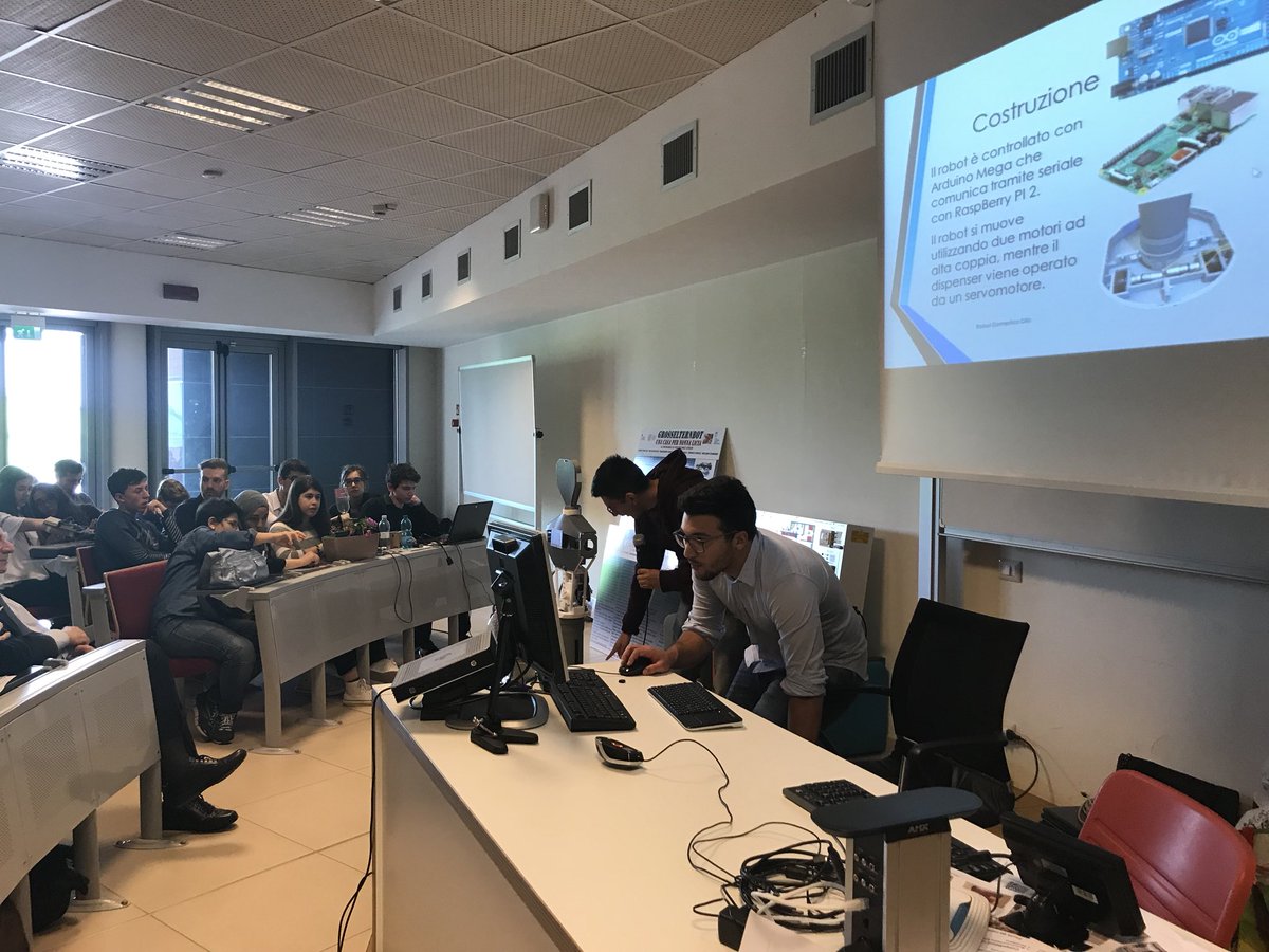 Francy0984's tweet photo. Dilo è il robot stampato in 3d per il supporto alla vita dell’anziano 😎 questo è un progetto di @ing_torvergata per contest #nonnibot #RomeCup2018 @fmdigitale @CampusBioMedico @SapienzaRoma https://t.co/nRz02qb94u