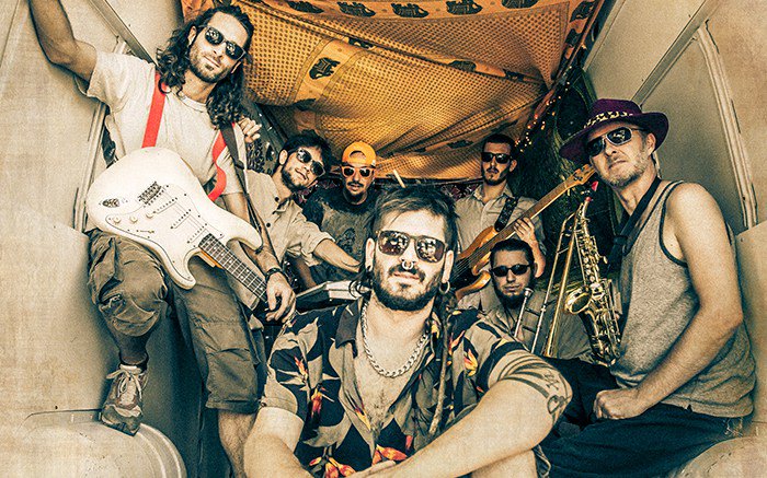 Este VIERNES <a href="/vecinoscallejon/">Los Vecinos del Callejón</a> presentan su tercer trabajo, Con Mucha Karma, en <a href="/salaprince_gr/">Sala Prince</a> 
granadaescool.es/04/los-vecinos…