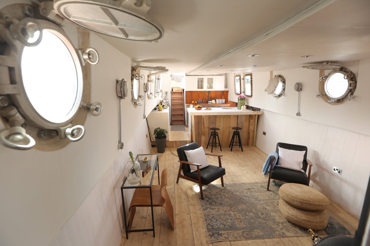 MarkEvansTV's tweet photo. So you're in your 20s and want your own pad. But life on land is so predictable. Why not convert a knackered old barge? Well lots of reasons actually. But none of them put off Ani &amp; Charles. Their epic DIY adventure is on More4 tonight at 9  #MyFloatingHome #Inspiration @4Viewers https://t.co/rdFIb5cbV8