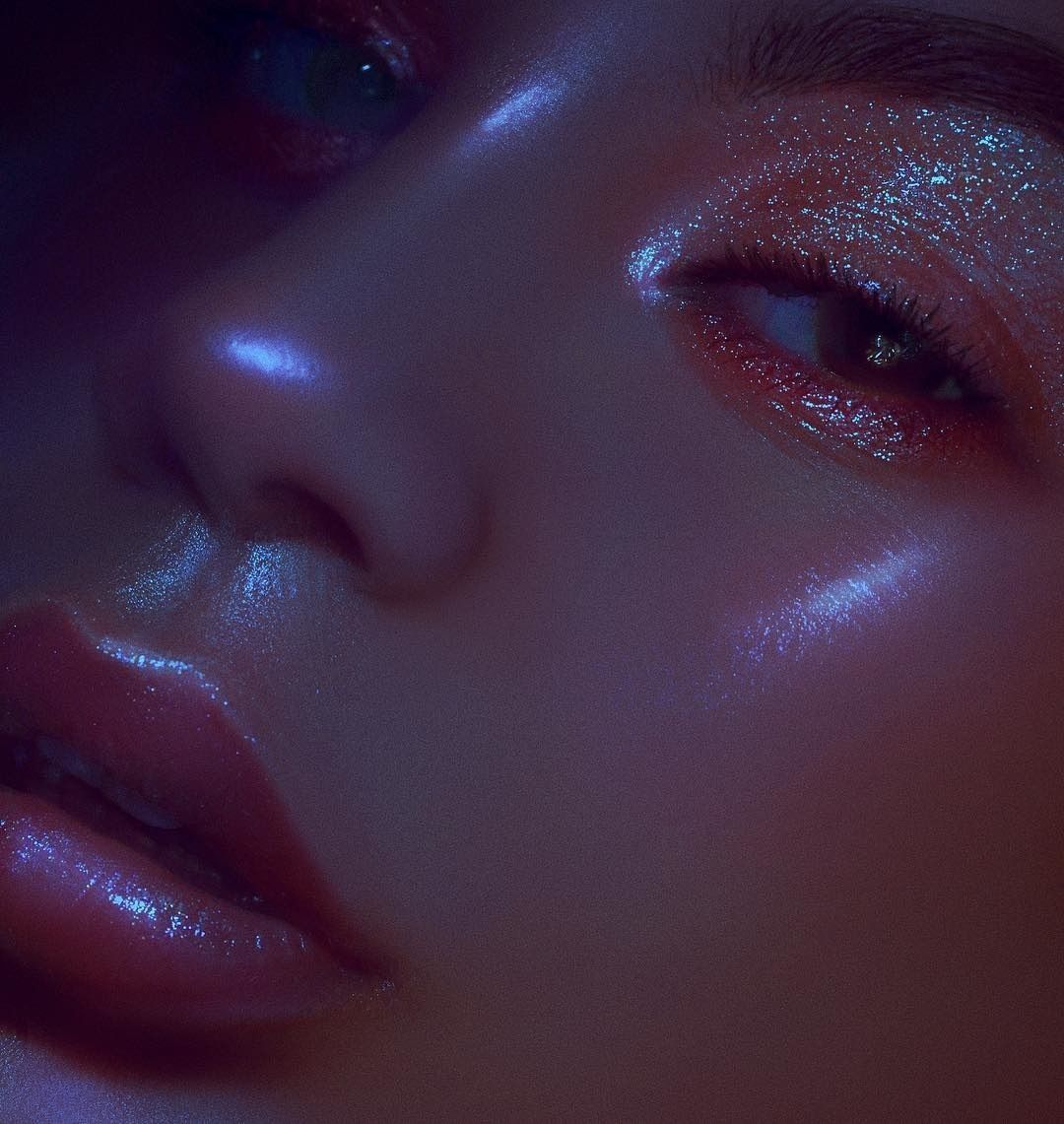 LipMonthly's tweet photo. Blue ray πβ‘οΈ Photo by @rebellebeautyx #anastasiabeverlyhills #norvina #abhshadows #abhbrows #anastasiabrows #doseofcolors #toofaced #toofacedcosmetics #tartecosmetics #misslyncosmetics #wakeupandmakeup #hudabeauty #desertduskpalette #hudabeautydesertdusk https://t.co/rjSNdBrmwh