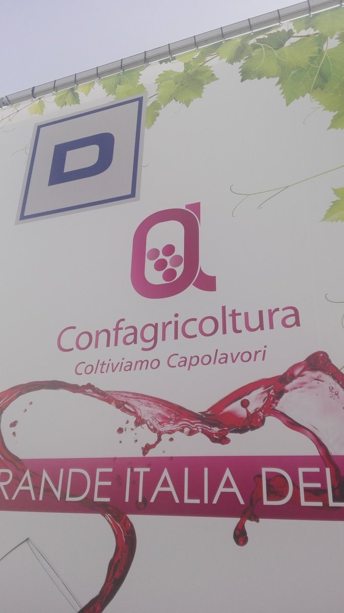 BioSpremi's tweet photo. Secondo giorno a #vinitaly2018
E workshop di #OpConfoliva che presenta #BioSpremi
"Innovare per produrre meglio e di piรน"
Alle 14.30 Padiglione D https://t.co/qgnRMypaRI