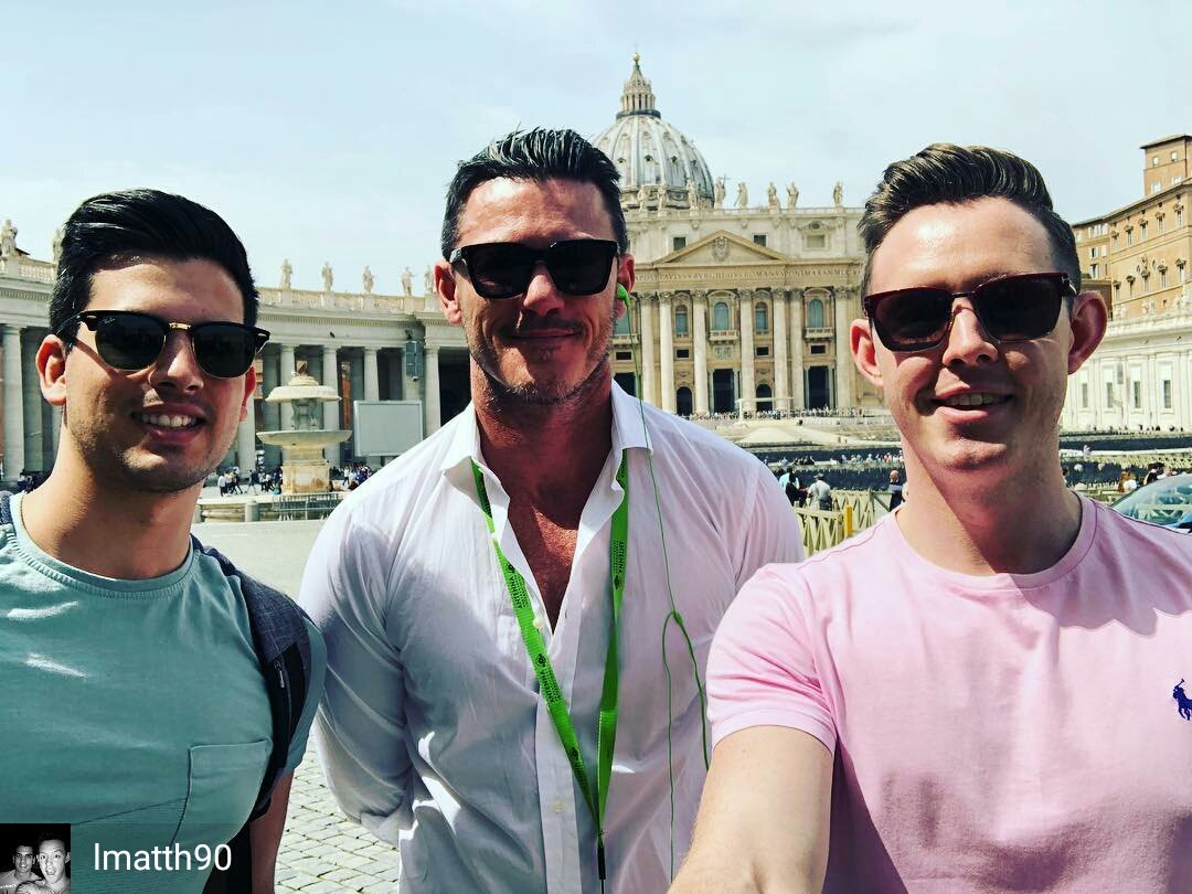 LukeEvans_India's tweet photo. IG lmatth90  -  Okay so this just happened, if this couldn’t be more of a magical trip we got to meet the awesome @.thereallukeevans !!!!
. . .
#LukeEvans https://t.co/d2MbMVoHft