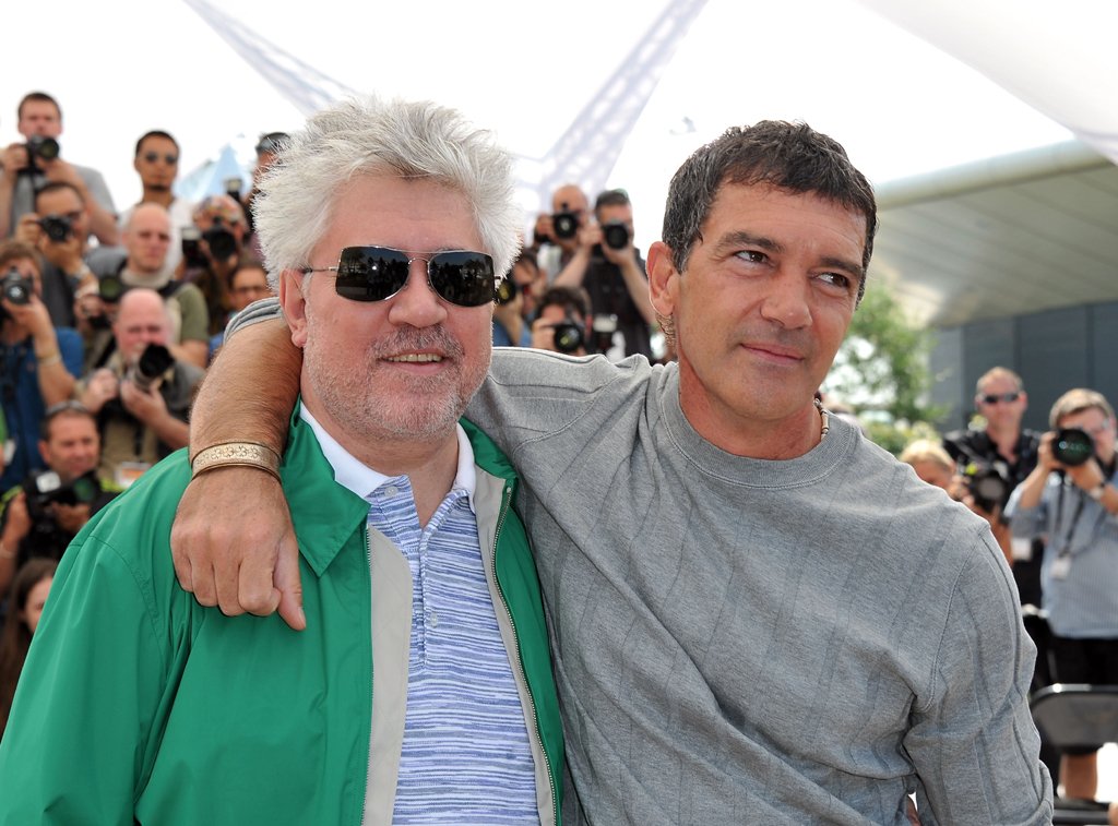 fotogramas_es's tweet photo. ¡Notición! @antoniobanderas y @asieretxeandia protagonizarán #DoloryGloria, la nueva película de #Almodóvar https://t.co/HlOXcwj7Zb https://t.co/DHFtrveL3M