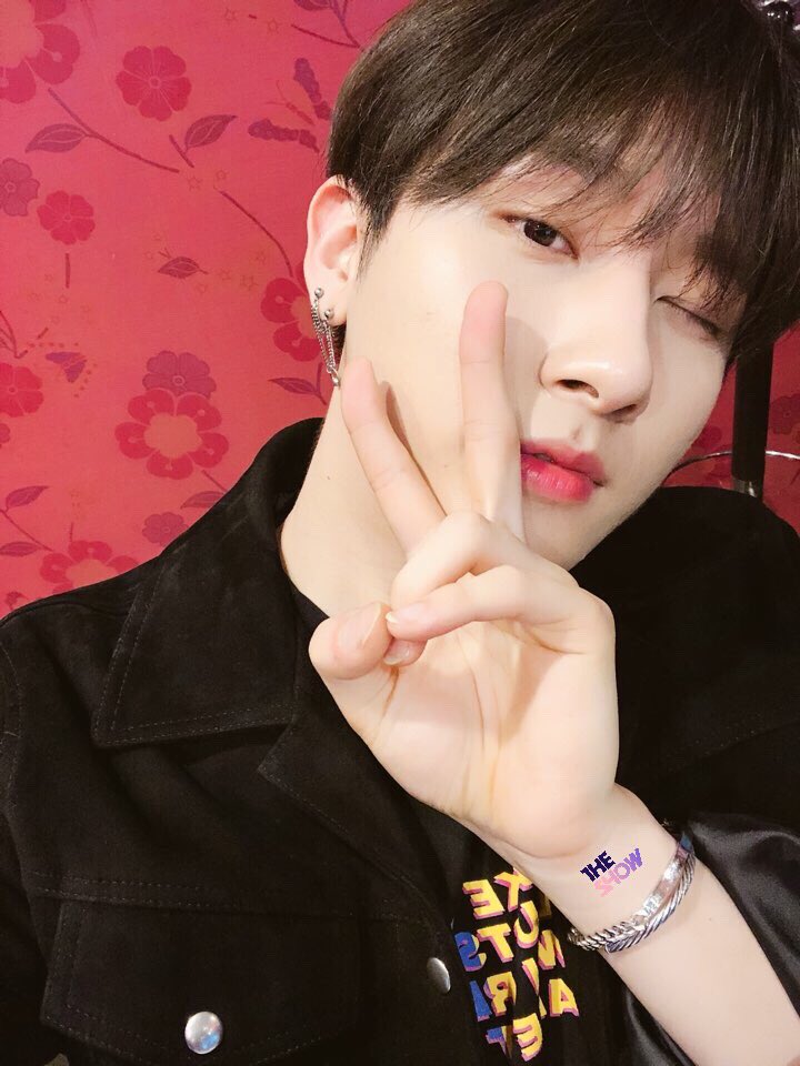 theshow_offcl's tweet photo. [★145회 더쇼 초이스 후보②] 몬베베들에게 질투는 OUT이야 OUT!! 오빠들 가는 길이 진리고 곧 지도임돠^^7 #MONSTAX #Jealousy #몬스타엑스 #더쇼 #THESHOW @OfficialMonstaX https://t.co/ZLfbBxu0AO