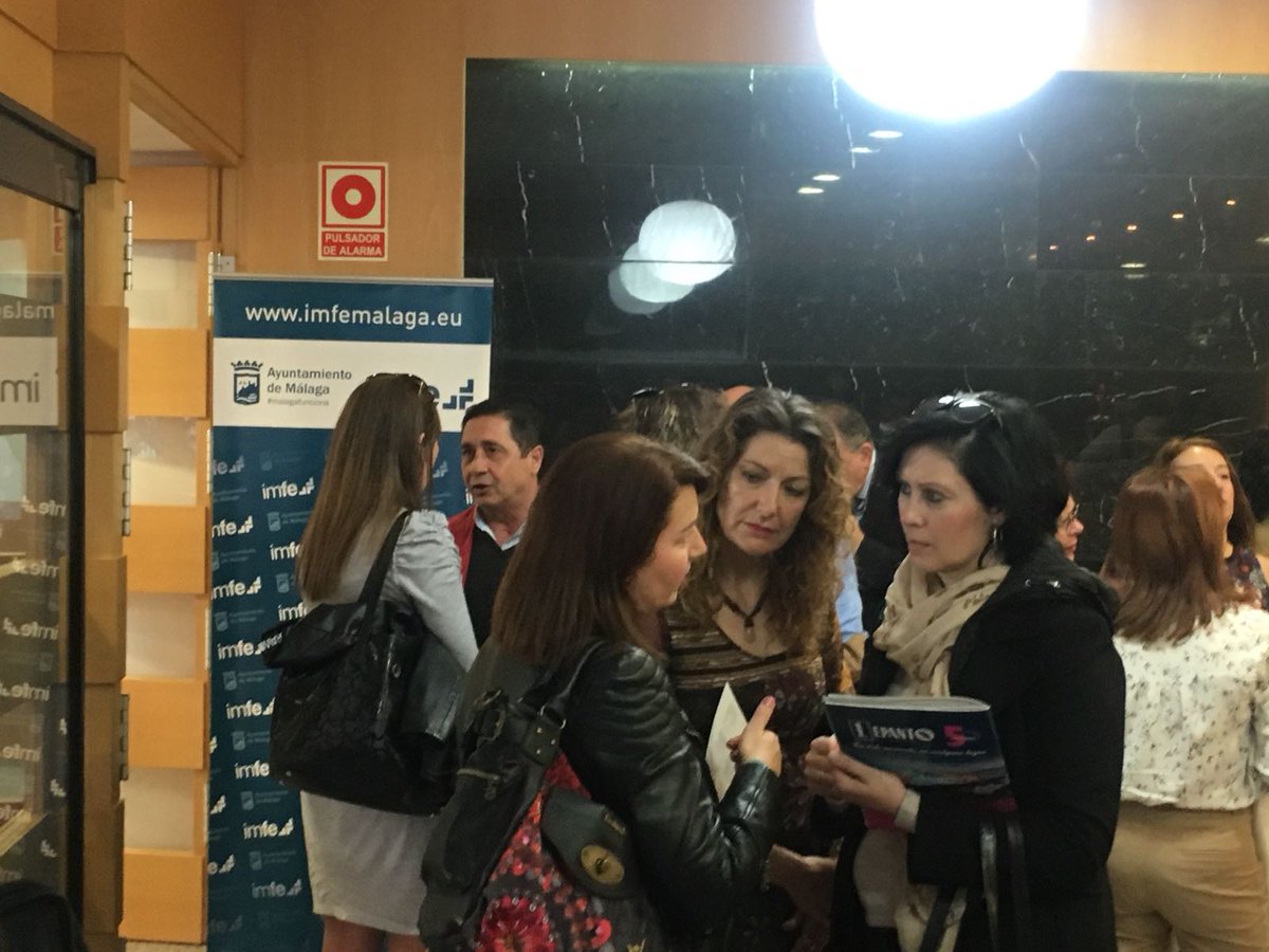 malagaimfe's tweet photo. ☕#DISTRITOEMPRENDEDOR TEATINOS

Ha llegado la hora de hacer #Networking❗Los asistentes se dan a conocer mientras disfrutan del desayuno 🍩🍏 https://t.co/JsBytsnYLa