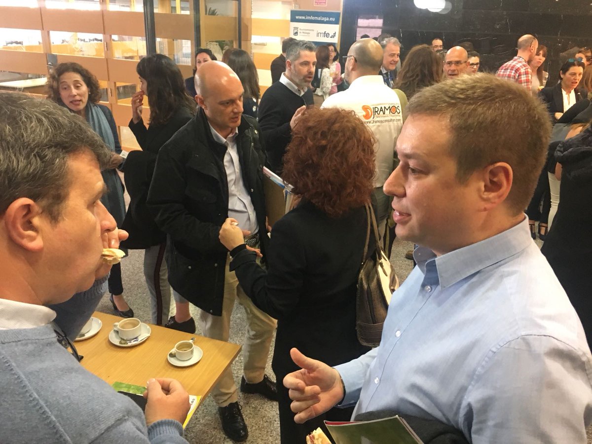 malagaimfe's tweet photo. ☕#DISTRITOEMPRENDEDOR TEATINOS

Ha llegado la hora de hacer #Networking❗Los asistentes se dan a conocer mientras disfrutan del desayuno 🍩🍏 https://t.co/JsBytsnYLa