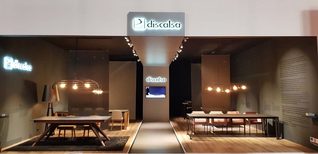 Discalsa's tweet photo. Discover the Discalsa Experience at the Salone Del Mobile 2018!
You don't always know what happens under a table.... at the Discalsa stand we’re showing you. 
Let's the show begin! #SalonedelMobile #salonedelmobile2018 https://t.co/eE0acNpifA