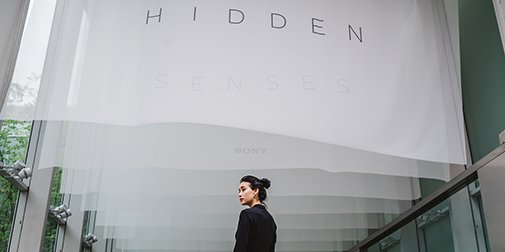 SonyGroup_JP's tweet photo. ミラノデザインウィークがスタート。#Sony が出展する“Hidden Senses”をカリスマインスタフォトグラファー #HiroakiFukuda 氏の写真でレポート。会場を進むにつれて研ぎ澄まされる新たな感覚。思いもよらない心地よさと巡り合う旅の始まりです。
#SonyDesign #SonyHiddenSenses #SonyMilanDesignWeek https://t.co/o8mnuk1Kmj