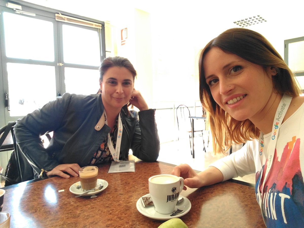 elisaege's tweet photo. En el #GoogleBreak con @lourdesaznar #Grupo13 4ever 
#ActívateMurcia . Procesando conocimientos adquiridos 😀😀 https://t.co/hl8nM3Nfgi
