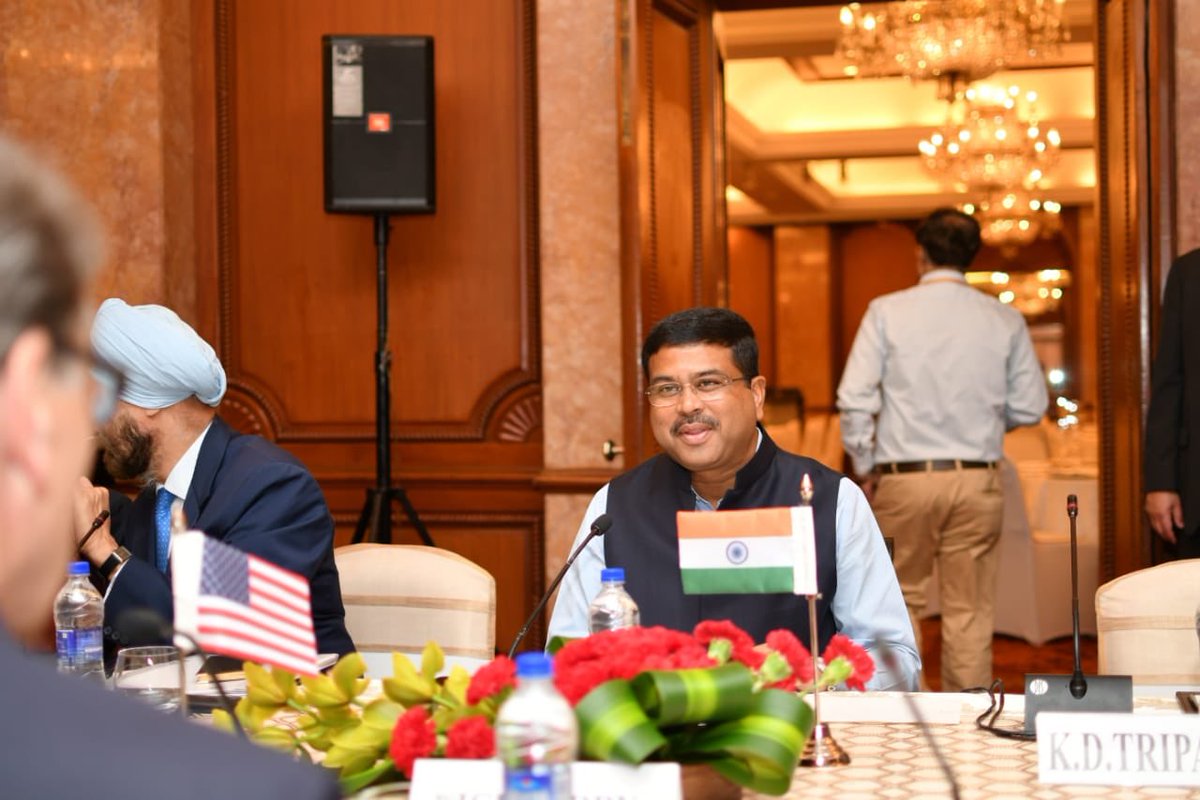 dpradhanbjp's tweet photo. Also discussed increasing the volumes of bilateral energy trade &amp; enhance our sourcing of US crude subject to reasonable pricing. Explored opportunities for US investments in several areas of Indian oil &amp; gas sector including gas pipelines, LNG terminals &amp;CGD networks. https://t.co/GApn5ktL5B