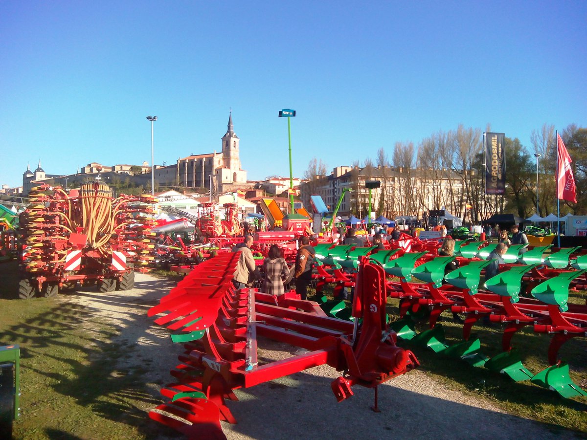 LermaTurismoCIT's tweet photo. El 29, 30 de abril y 1 de Mayo os esperamos en la 58 Feria de Maquinaria y 16º Feria del Automóvil en #Lerma No te lo pierdas!!👨‍🌾🚜🚘🚗 @AYTOLERMA @andaonda @lermahoy @LosPueblosmbe @RutaVinoArlanza @BurgosTur @CyLesVida @burgosalimenta @Junta_CyL @DipuBurgos @MinAgricultura https://t.co/RVUqjnNIG5