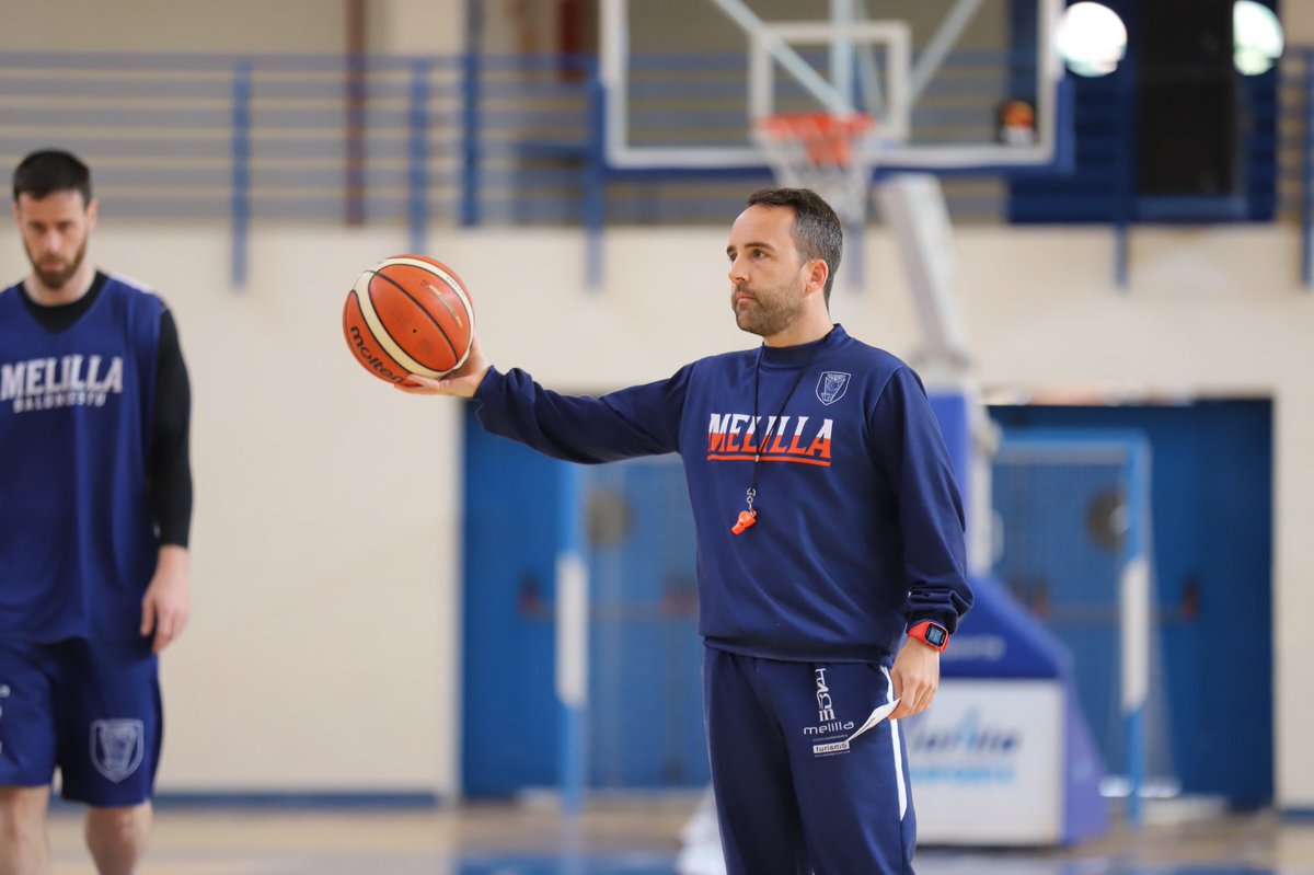 melillabcto's tweet photo. El entrenamiento de hoy está siendo dirigido por el segundo técnico @thadric debido a problemas gastrointestinales de nuestro entrenador @AlejandroAlcoba al que deseamos una pronta recuperación

#vamosmelilla https://t.co/BC8EfH7anH