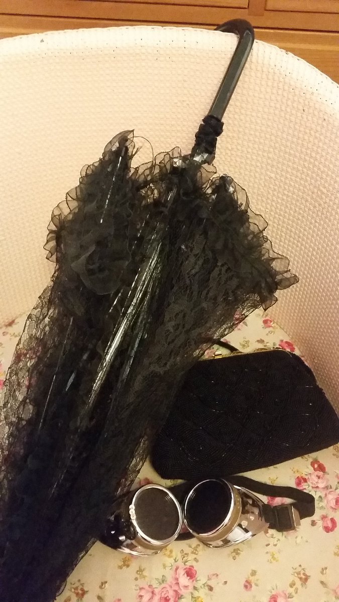 LindaHwriter's tweet photo. Off out again! #missspellboundssuitcasestories
#spreadingthemagic https://t.co/damYgHC1xV