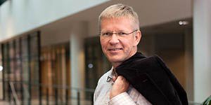 digimurros's tweet photo. How can #5G boost #IndustrialIoT? Ask Professor Heikki Hämmäinen. @digimurros researchers are at your service during #callaresearcher week 23-27 Apr. Book your slot for free 1h Skype dialogue: https://t.co/pDg5sO8o5x  #strateginentutkimus #kysytutkijalta #aaltouniversity https://t.co/lO7yWmz6Rx