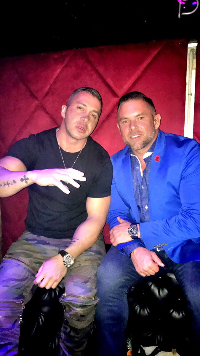 Jizzymack5's tweet image. Quando amico si trasformano in una famiglia @justinhensley24
#moblife #mokai #miami #tmt
Follow:
@greg_tmt
@brixxbrothers