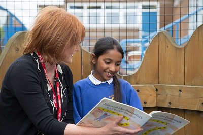 We need new volunteers to help children to read, grow and thrive in #Bradford primary schools.  Do you have a few hours spare each week and want to make a big difference to children's lives? Local training course on May 10th in city centre. Contact us now: beanstalkcharity.org.uk