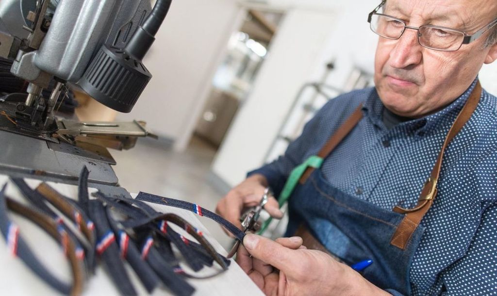 .<a href="/AtelierTuffery/">Atelier Tuffery</a> : ils fabriquent des #jeans tricolores dans les Cévennes leparisien.fr/economie/busin… #Cévennes #textile #circuitscourts in @Le_Parisien Cc @CircuitsCourts