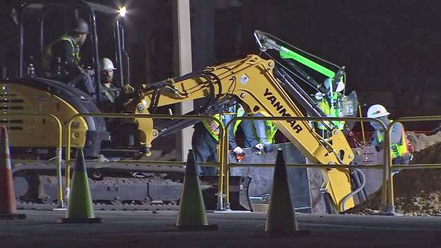 WFTV's tweet photo. West #ColonialDrive remains closed at #Interstate4 Tuesday https://t.co/sMo2JLSlRP #wftv https://t.co/dqOalRabZ1
