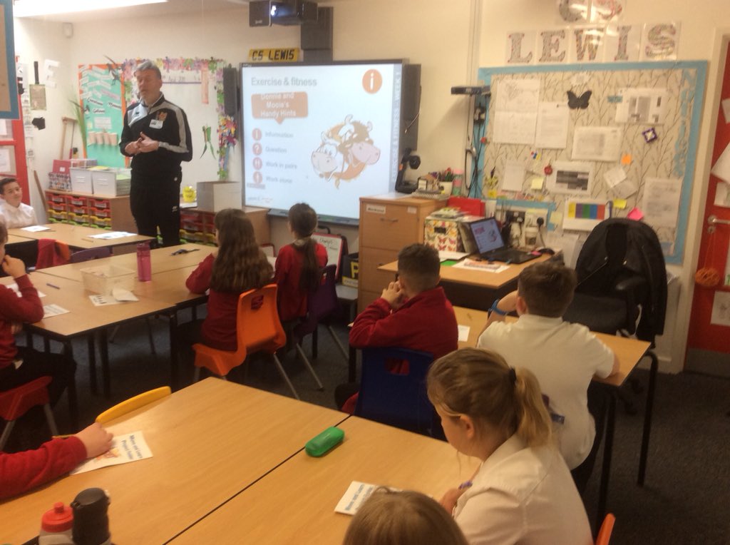 tolkien_class's tweet photo. We had a brilliant second session with MKDons SET learning about our skeleton, muscles and developing our dodgeball skills! https://t.co/W61cCJrSYc
