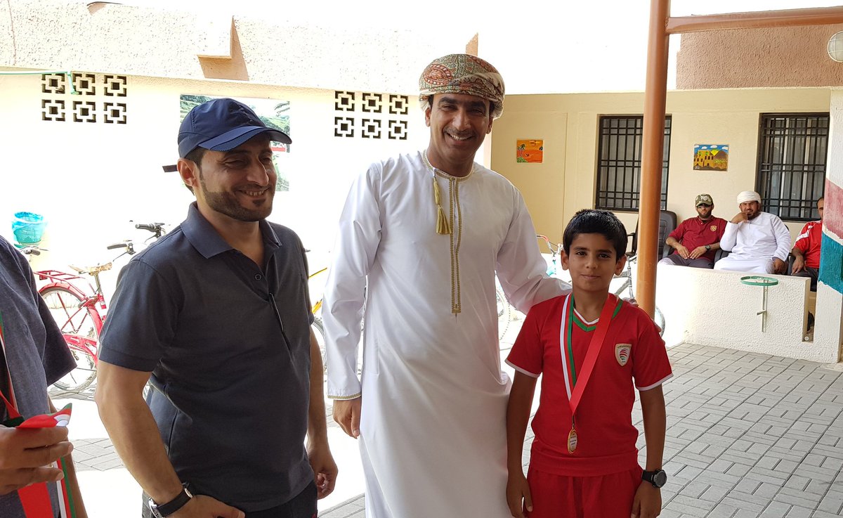 EduGovNBT2121's tweet photo. جانب من تكريم الفئات الفائزة بالمسابقات والألعاب ضمن فعاليات اليوم الرياضي المفتوح تحت رعاية الفاضل  تركي بن عبدالله الصالحي أخصائي نشاط رياضي بتعليمية شمال الباطنة https://t.co/uvLdKFiwQu