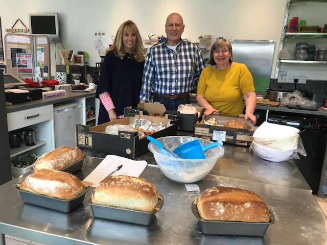 Another successful Sunday teaching this lovely group of talented novices the art of baking #realbread ! 

Next up: Wild Yeast Baking workshop 27 May - 4 places left!
quivertreeworkshops.com/sourdough-work…
#breadcourse #sourdough #goodtimes