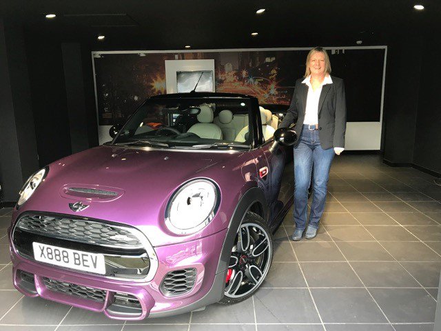 stratstonemini's tweet photo. As only 1 of 10, the Special Edition #MINI Convertible JCW always makes a powerful impression - especially in Purple Silk Metallic Individual paint!
Enjoy your new wheels Bev!
#Stratstone #MINIUK #Convertible #StratstoneMINI #MINIJCW #JohnCooperWorks #JCW https://t.co/UT8fROAdFD