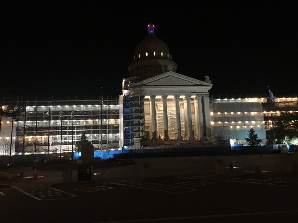 ShardaaGrayTV's tweet photo. Good morning Oklahoma! We’re back at the capitol and parents are pushing lawmakers for change. A few hundred packed the gallery yesterday. They’re hoping thousands will show up today. #WalkoutWatch https://t.co/hx5MFC2RGv