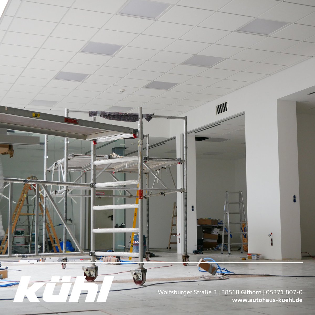 AutohausKuehl's tweet photo. #Baustellentagebuch #WirBauenUm #Baustellenupdate #BaldGeschafft #Service #Aufpolieren #Schöner #Neu #Neugestaltung #Umbauen #Umbauphase #Ummodeln #Modernisieren #Kabelsalat #WorkHard #LangsamWirdEs #Neuauflage #Farbeimer #NeueIdeen #Wohlfühlen #Autohaus #Gifhorn #Volkswagen https://t.co/loKysst7uu
