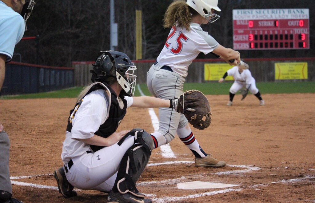 NandoSoftball's tweet photo. Today we celebrate our seniors &amp; the leadership they have brought to this program throughout the years. Senior night vs DC tonight. Come tailgate before the game. 🐯#ThankYou #ForeveraTiger #teamdcs https://t.co/GKNjGU3eTg