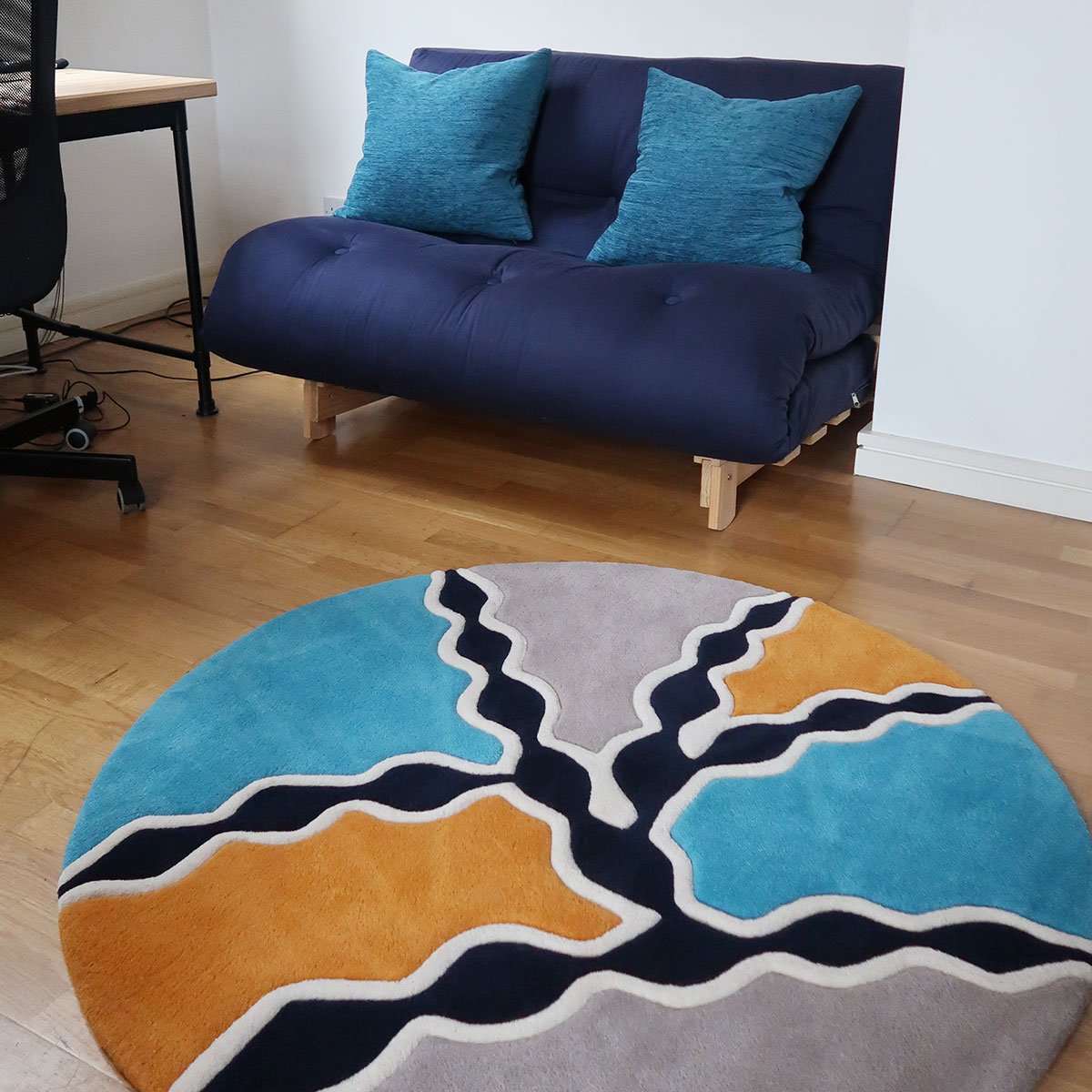 I recently completed this custom 'Seaweed Knots' round rug with a pop of orange for a modern open plan space in London. See more here: ow.ly/wyU230jus1U