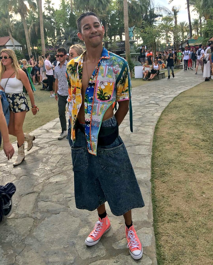 KeiynanLBR's tweet photo. +📷 | Durante o terceiro dia do festival #Coachella postadas nas redes sociais por fãs e admiradores. https://t.co/hEGYveuqNV