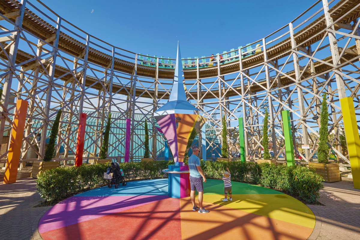 DreamlandMarg's tweet photo. Dreamland's NEW Corporate Membership Scheme: Treat your team (any size!)  to a year of Street food, Vintage Rides and Pop-Up Entertainment! 😀 🎡
Contact membership@dreamland.co.uk for further information #Margate #CorporateEvents #EmployeePerks https://t.co/jN8Oa9A0AA