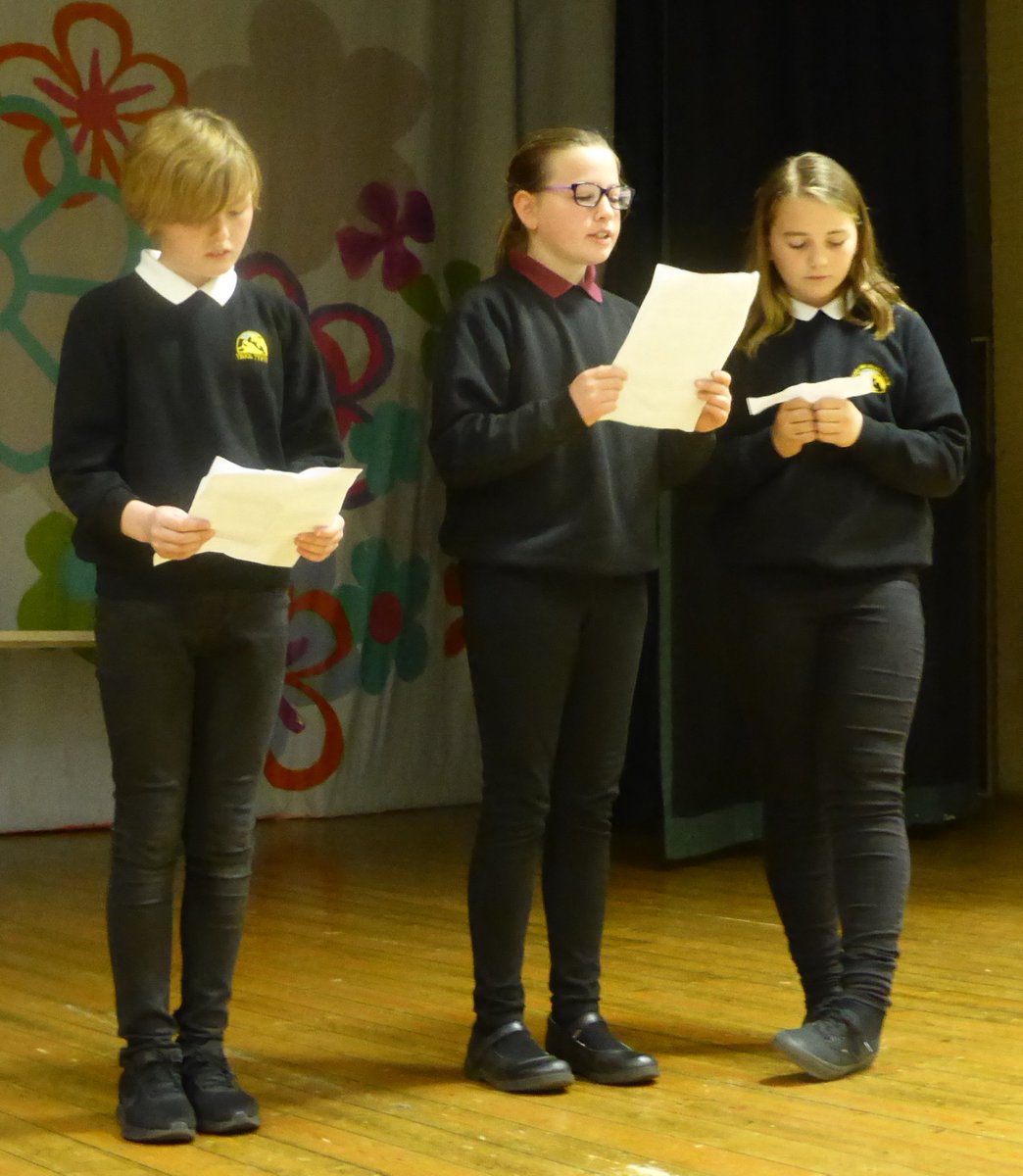 YsgolUwchTywyn's tweet photo. Mae symudiad amgylcheddol fwyaf y byd, Diwrnod y Ddaear 2018 ar ddydd Sul 22 Ebrill. Ymgyrch eleni yw Diwedd i Lygredd Plastig. Diolch i ddisgyblion 7T am wasanaeth gwych, gyda Greener Tywyn a Beach Guardians yn cefnogi'r ymgyrch.
@worldearthday
#onegreenchange
π ππ¬π³ππ https://t.co/md363g1XAe