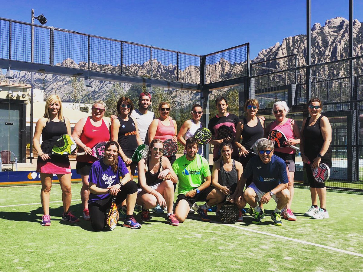 Clínic Matinal Femenino en las pistas de #pádel del #SlamClub con este ambiente primaveral.
¡Genial! 

slamclub.es