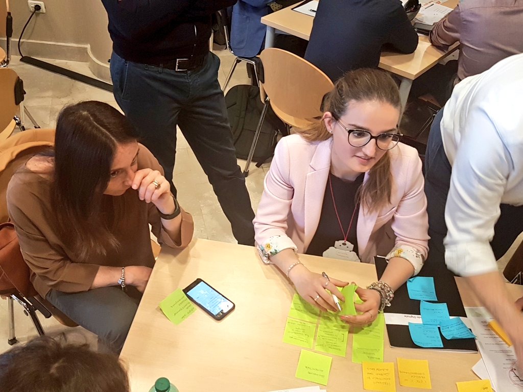 Rosy_FMDigitale's tweet photo. @msdsalute lancia una sfida sulla cura del diabete. Studenti e docenti universitari rispondo. A lavoro insieme per pensare a soluzioni innovative. #DigilifeWorkout https://t.co/LOb5B3xsun