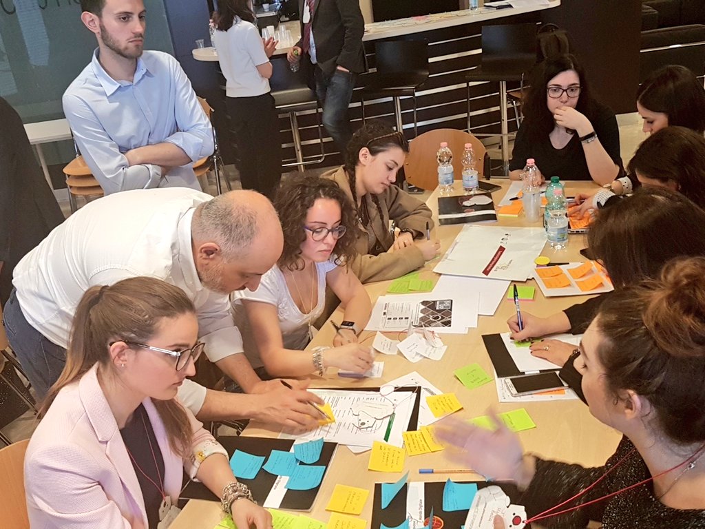 Rosy_FMDigitale's tweet photo. @msdsalute lancia una sfida sulla cura del diabete. Studenti e docenti universitari rispondo. A lavoro insieme per pensare a soluzioni innovative. #DigilifeWorkout https://t.co/LOb5B3xsun